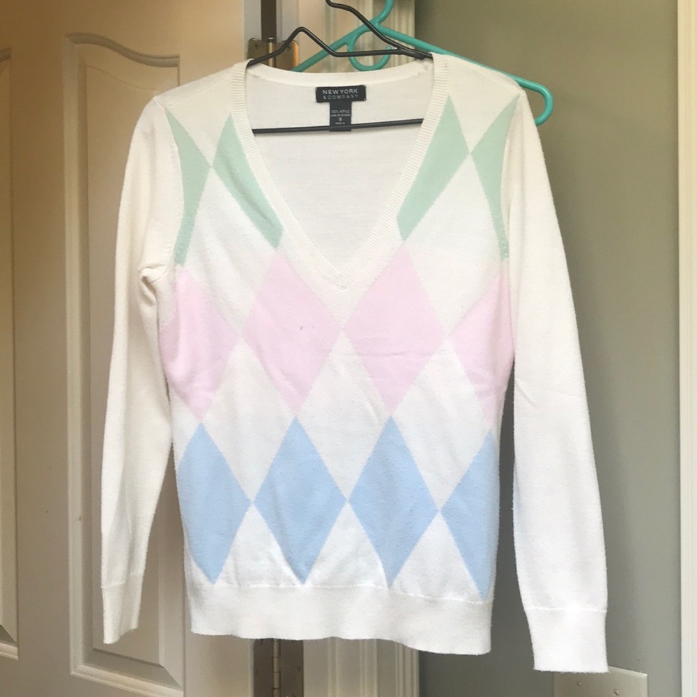 BOGO Ladies New York & Co v-neck sweater